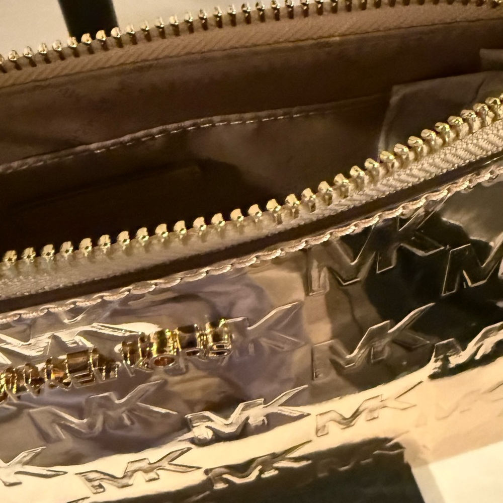 Jet Set Small gold Metallic Logo Debossed Crossbody with tech attachments - Picture 6 of 8